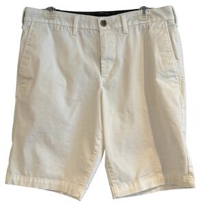 Express Men’s White Flat Front Bermuda Hyper stretch Dress Shorts size 32